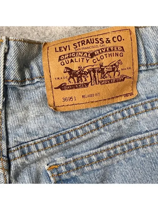 Vintage 1995 Levis 36951 Womens Light Wash Relaxed Fit Denim Shorts Size 16 - Picture 4 of 5